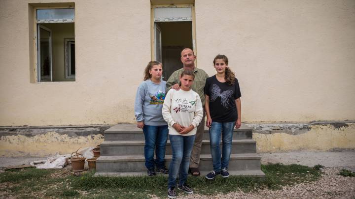 Hayk Khatchataryan and his daughters
